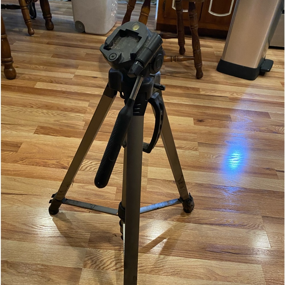 Camera tripod - Picture 2 of 3